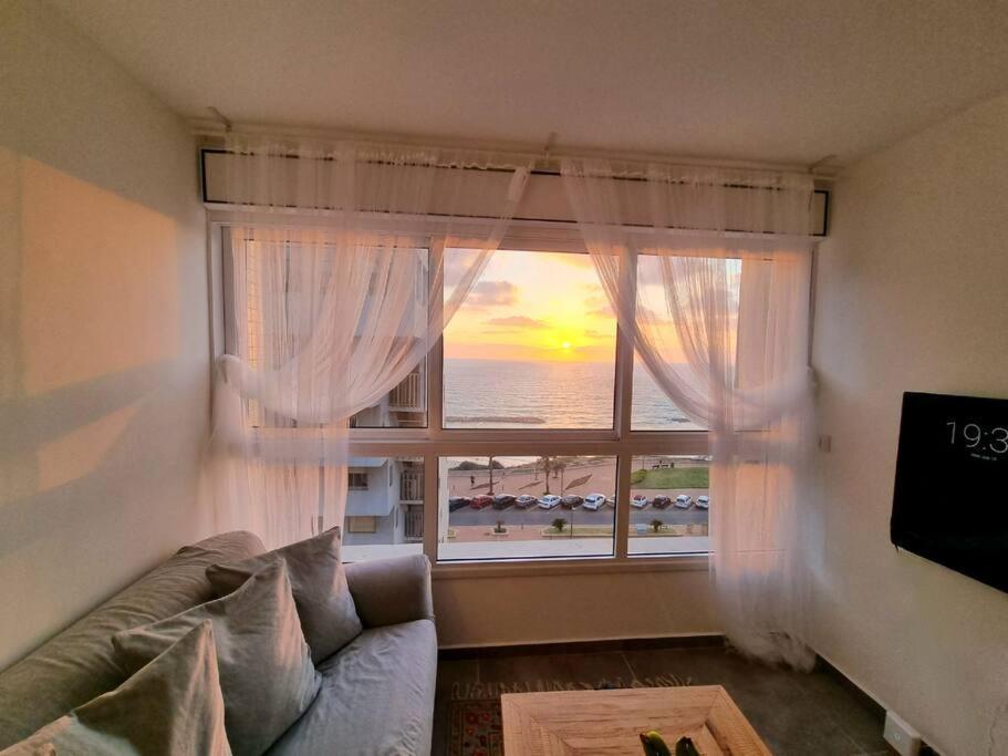 Beautiful 2-Bedroom Sea-View Apartment ネタニア エクステリア 写真